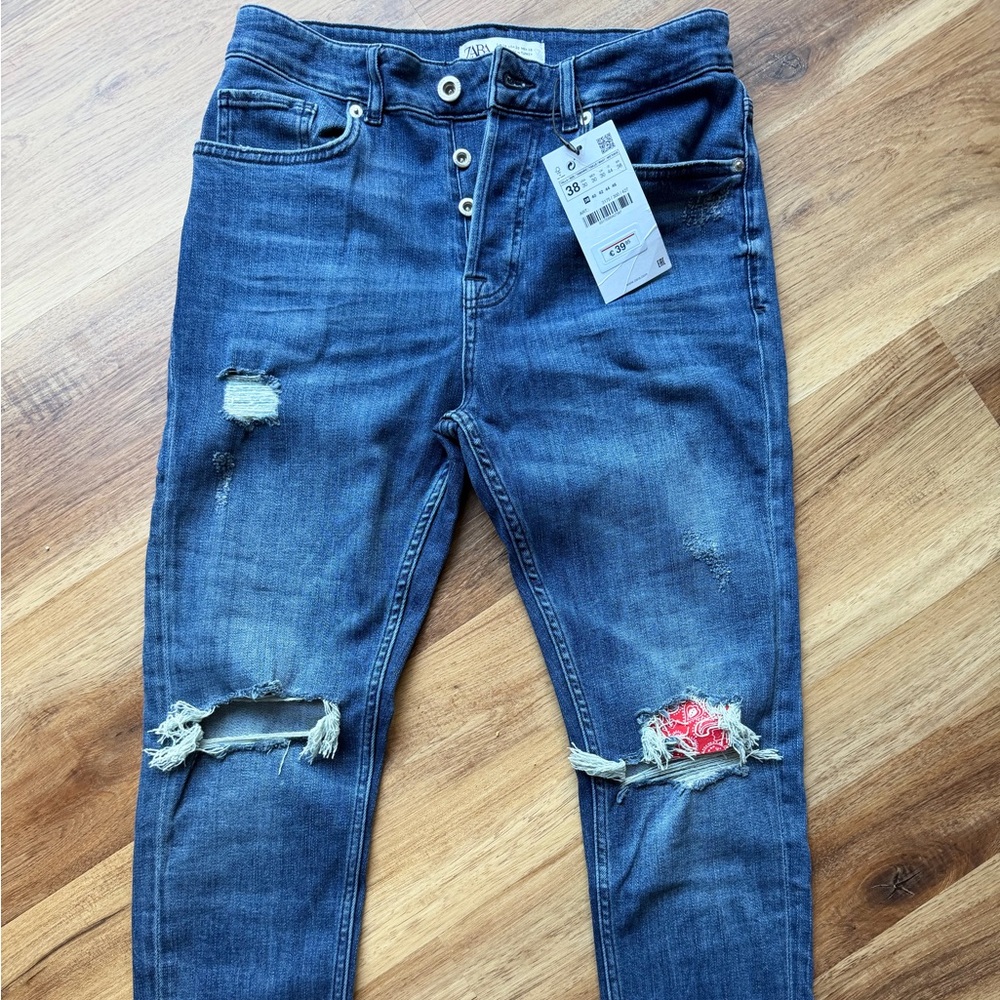 NWT Zara women’s distressed skinny jeans